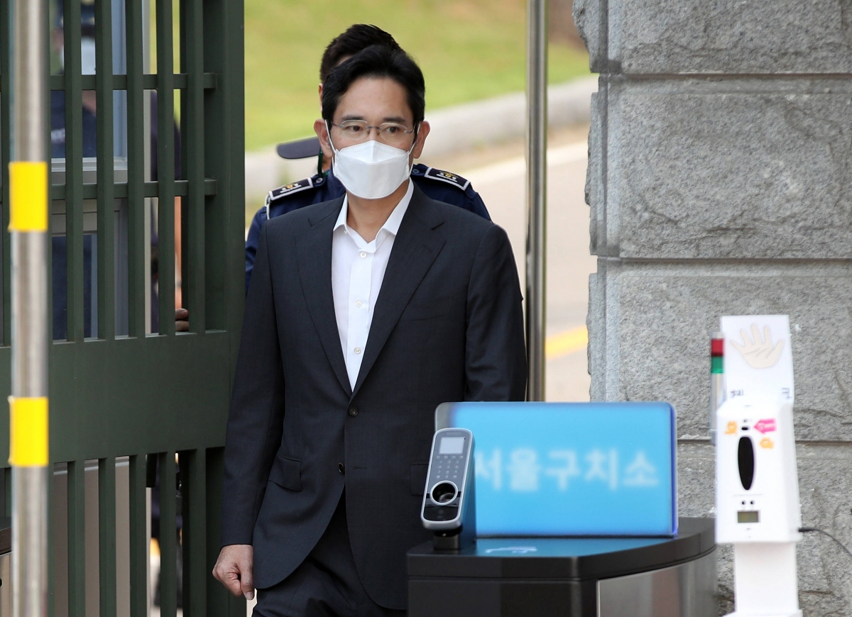 韓國法務部長韓東勳表示,政府將對李在鎔進行赦免,讓其有機會「為克服經濟危機做出貢獻」。