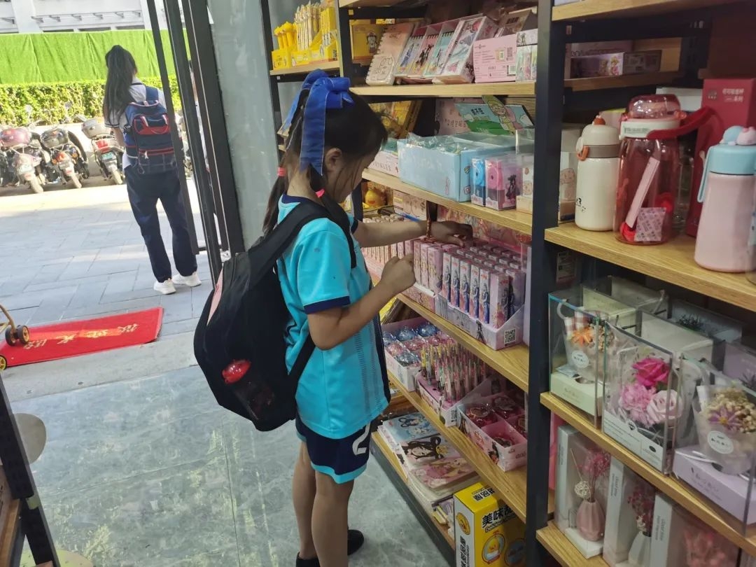 當局明確禁止盲盒經營業者對8週歲以下未成年人銷售盲盒。