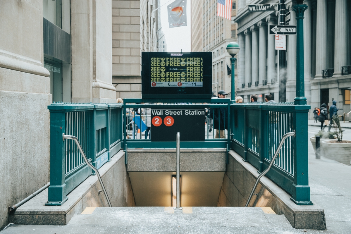 目前的美國利率為2.5%。