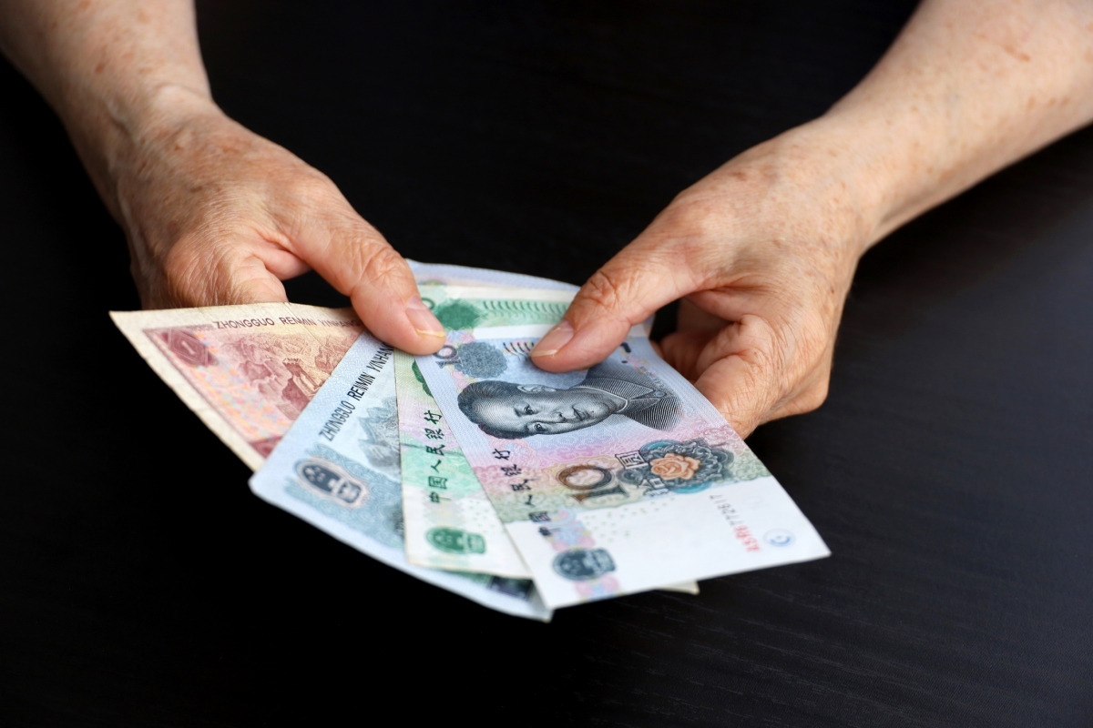 截至今年4月底,專屬商業養老保險的承保保單合計12萬件,累計保費近9億元人民幣。