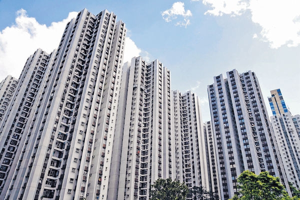 太古城一個536方呎的單位以950萬元售出,原業主在2019年以1,030萬元購入,帳面蝕80萬元,達7.8%。