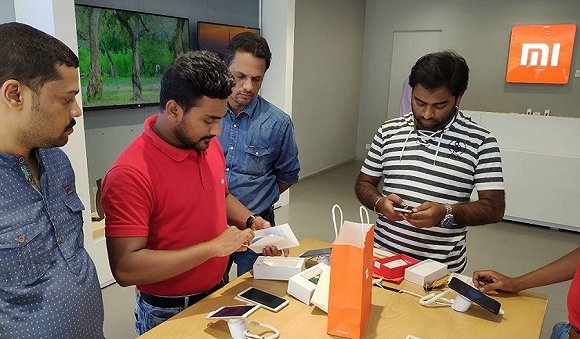 消息指,為了扶植國內搖搖欲墜的手機產業,印度政府正打算限制中國智能手機製造商售賣價格低於1.2萬盧比(約1183港元)的平價手機