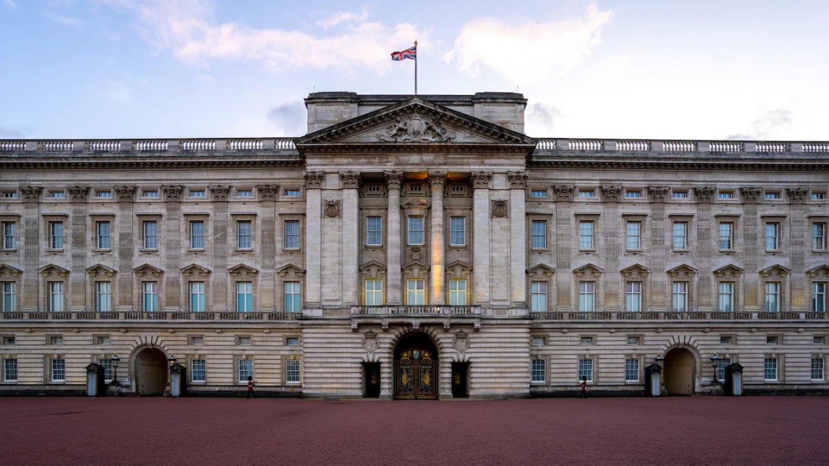 英國兩次上調能源價格上限。