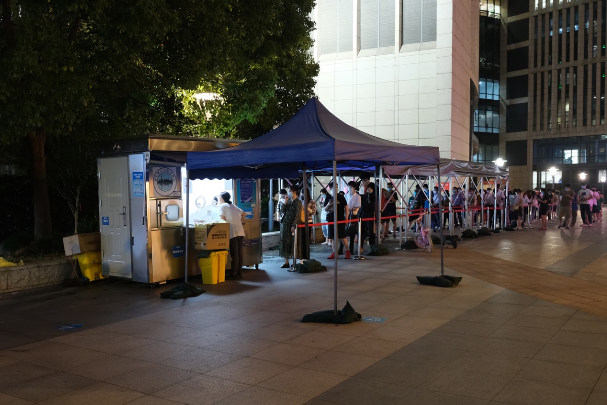 為遏止疫情擴散,作為疫情重災區之一的上海曾展開全院核酸篩查。