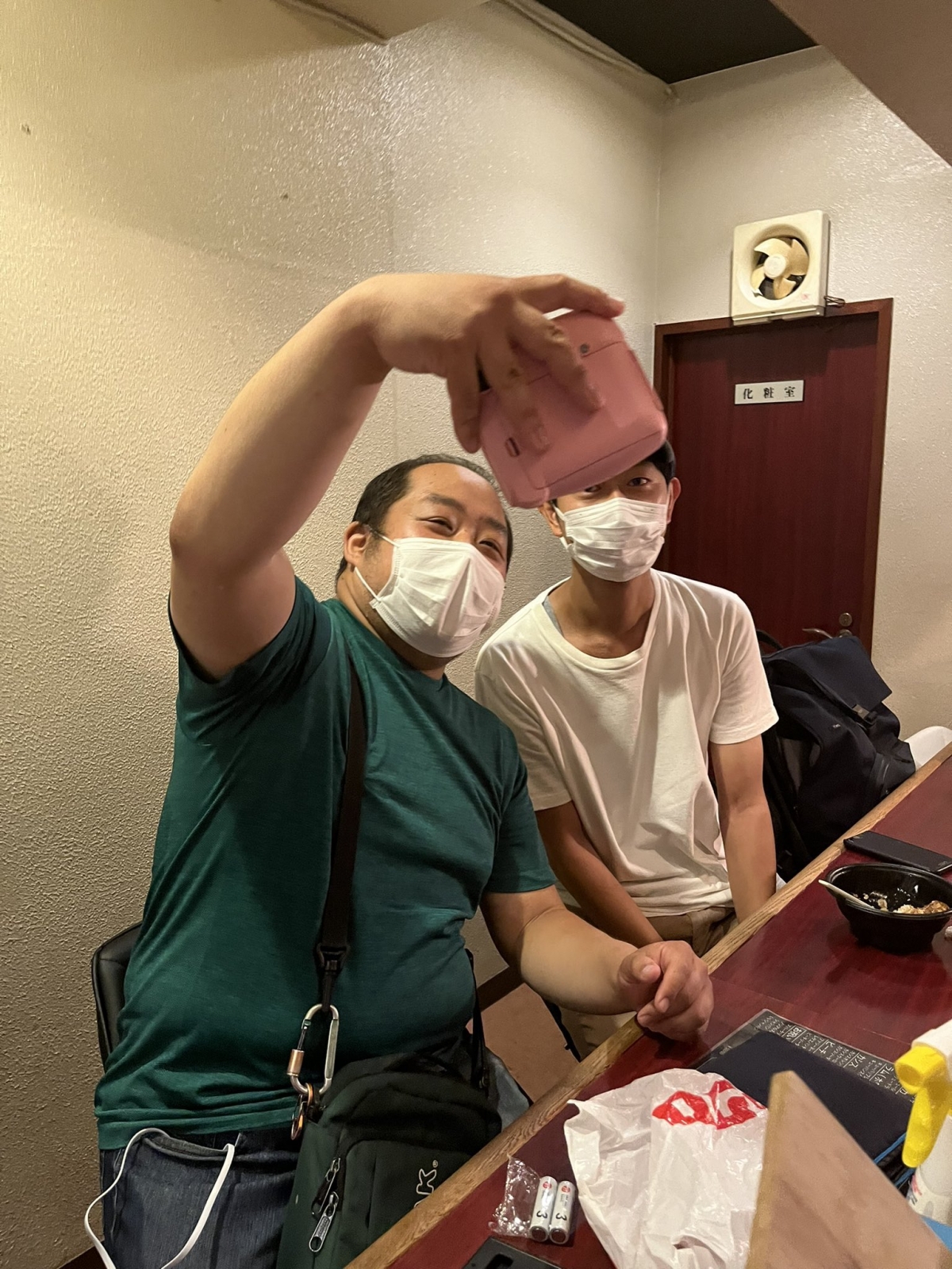 森本祥司的工作基本上就是把自己「租出去」,陪客戶到任何指定的地方,而且「甚麼都不做」,靜靜地陪伴在客戶身邊。