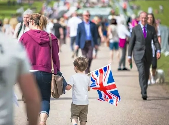 英國統計局數據顯示，今年4至6月被執法代理人收回的物業按季上升近35%。