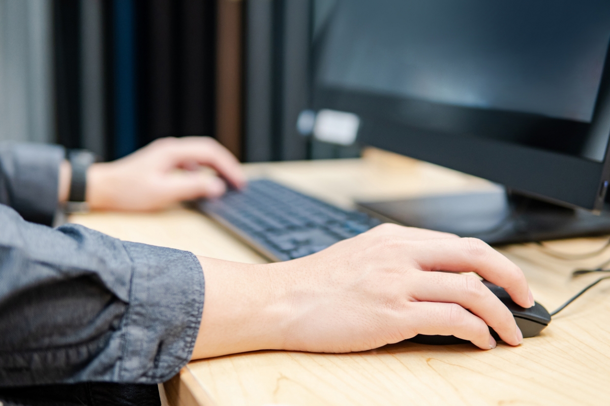 荷蘭法院認為,公司對員工下達打開鏡頭的指示和員工的隱私權相互衝突。