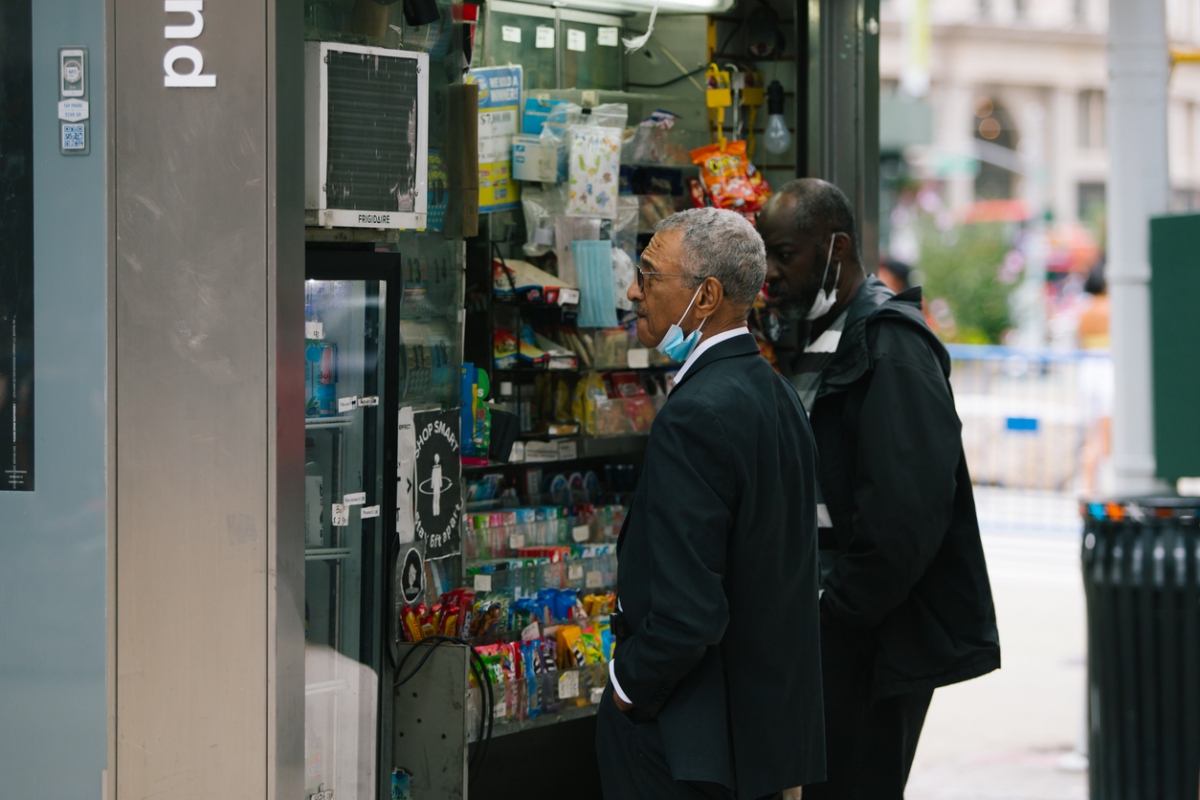 除了方便外送員休息充電,這項試點項目亦重新發揮紐約閒置公共基礎設施的作用。
