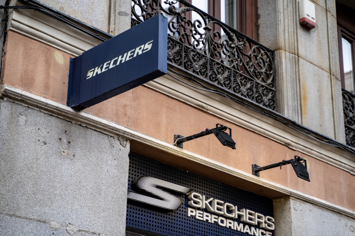 Skechers強調，公司並未考慮也無意與Kanye West合作，同時譴責他近期接連發表的分裂言論。