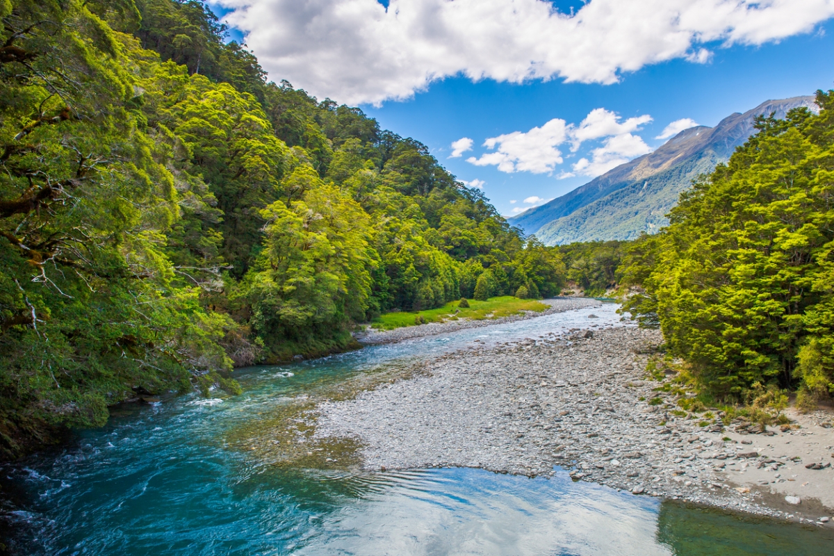 由於地理位置關係,新上任的監察員屆時必須穿越多個偏遠和崎嶇地區,當中有多個地點甚至只能透過直升機或是噴射船抵達。