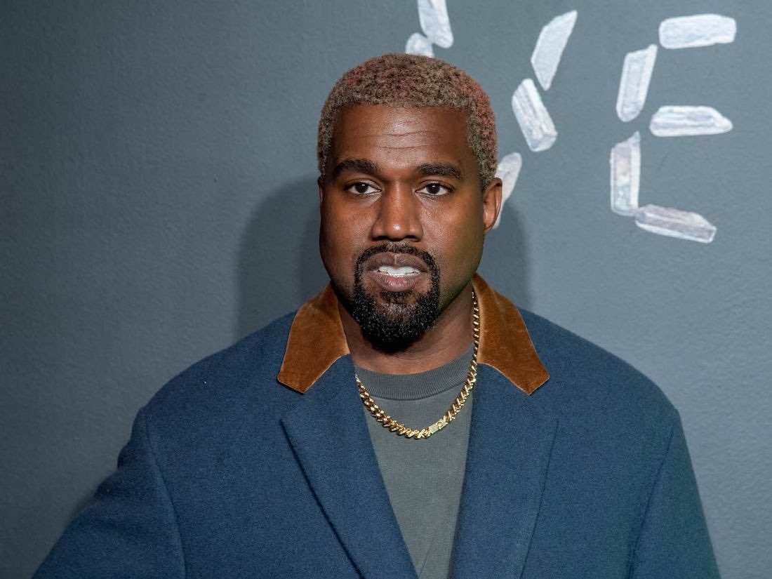 Kanye West近期因各種出格言論爭議不斷,上週甚至因在社交平台發佈反猶太等煽動性言論接連遭到Instagram和Twitter封鎖。