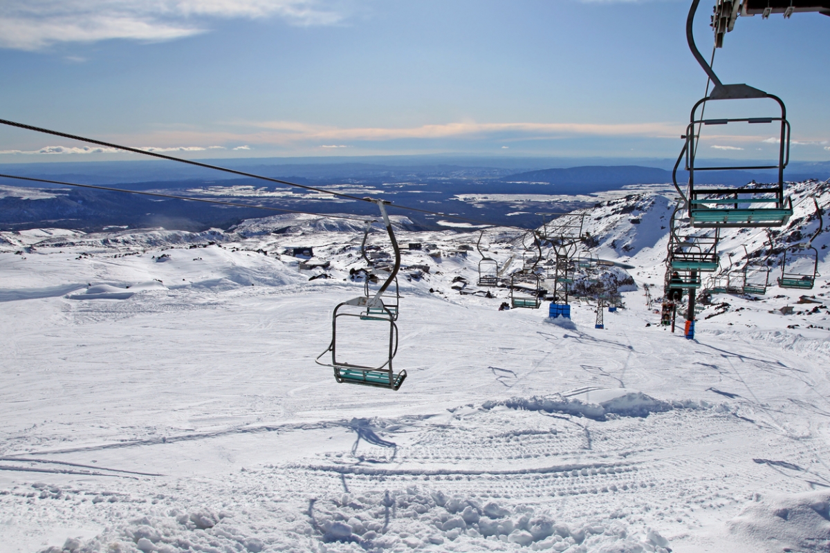 滑雪運動一直都是紐西蘭吸引外國遊客到當地旅遊的重要因素,往年這個季節滑雪場都是一片白茫茫的雪景。