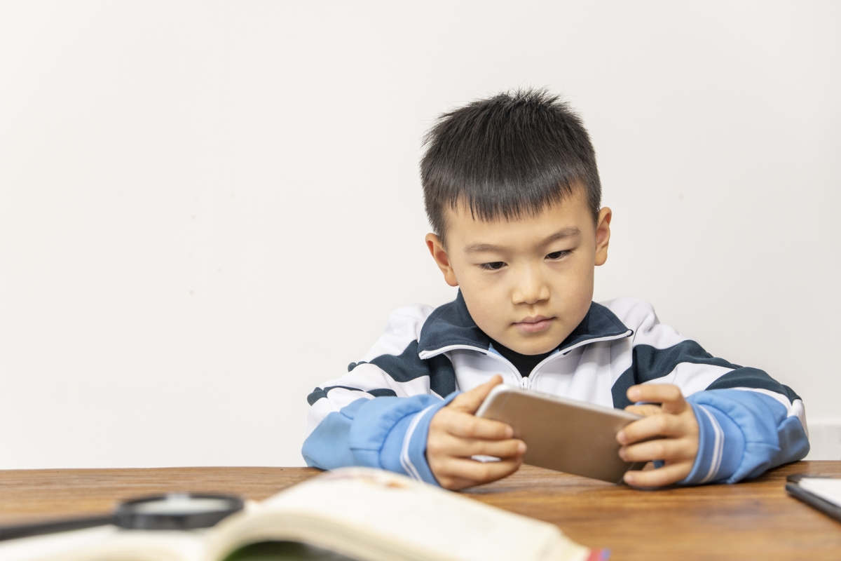 有38.3%的未成年在上網過程中曾遭遇過不良或消極負面信息