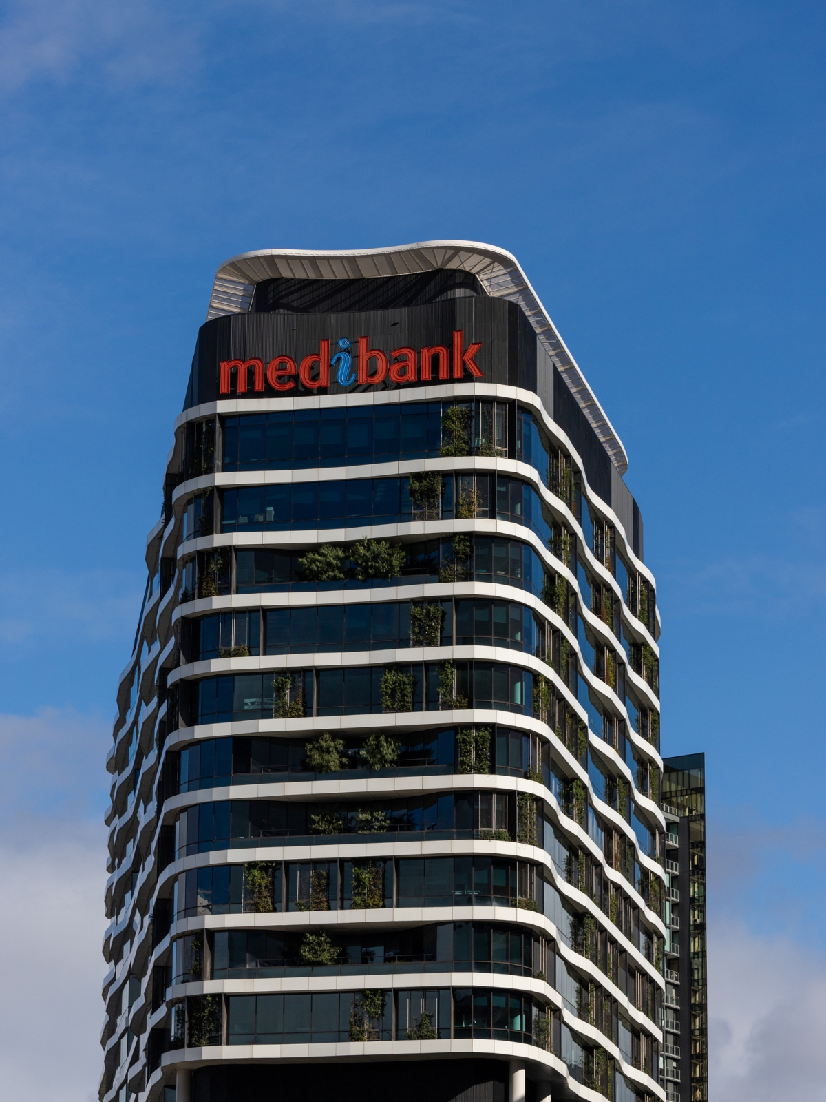 澳洲最大醫療保險公司Medibank亦遭被駭客入侵電腦系統 ,竊取了約1000萬名客戶的資料。