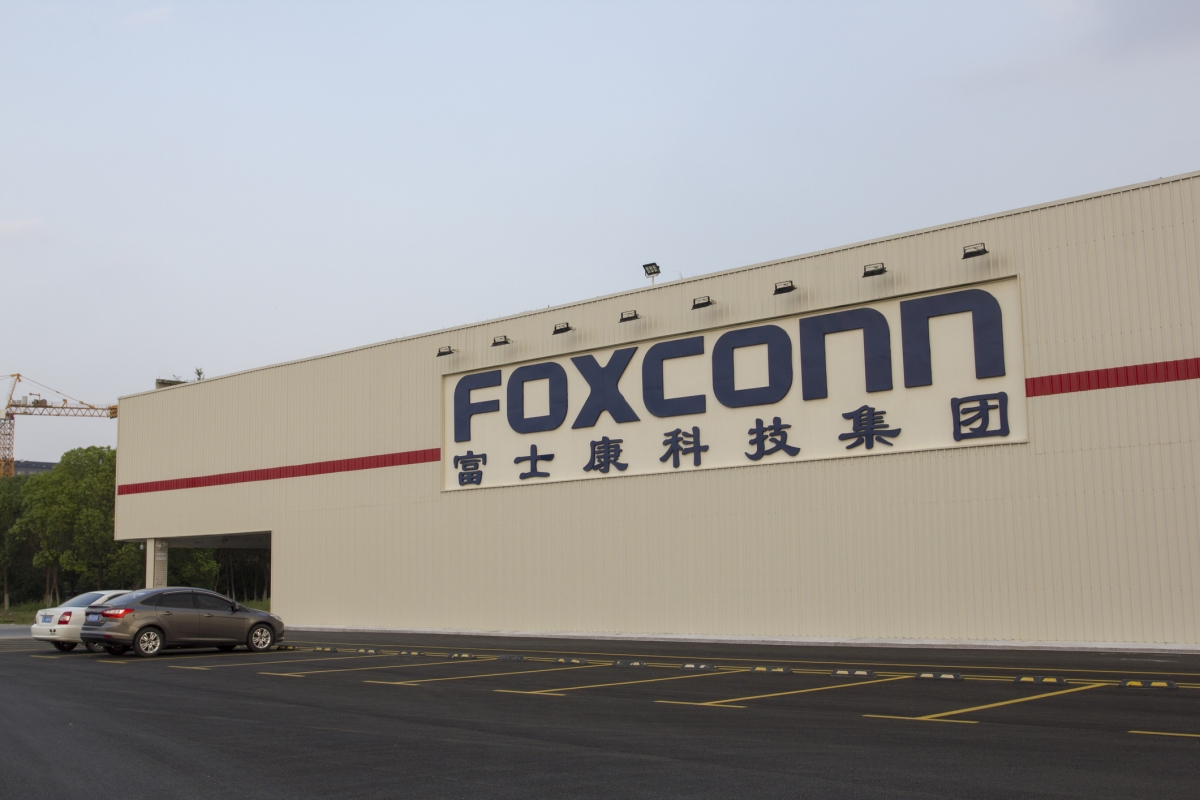 富士康位於鄭州的工廠是蘋果全球最大的iPhone生產基地,佔據超過七成的蘋果iPhone生產任務。