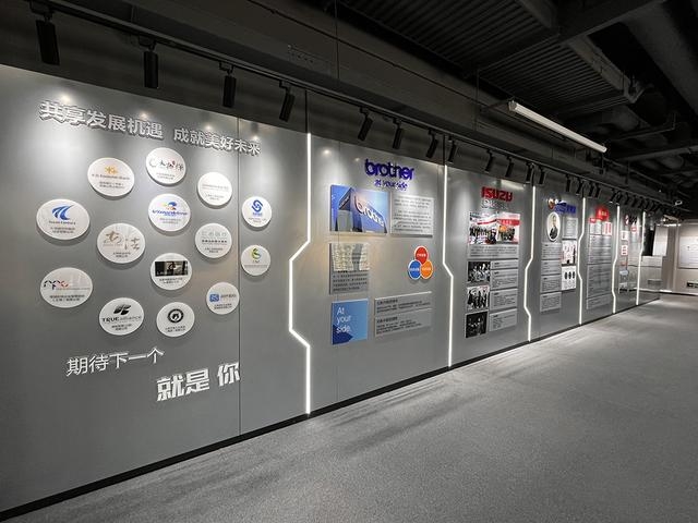 金虹橋迄今共聚集了135家企業，當中世界500強企業就有8家。