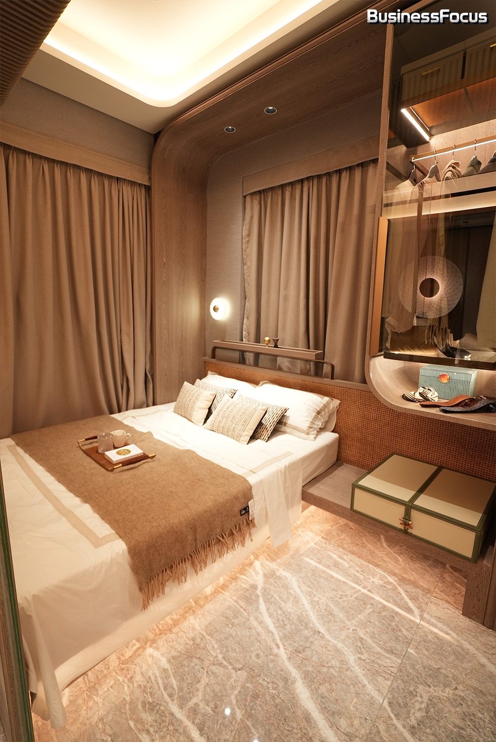 2房示範單位經過裝修,以木系啡色Tone為主。