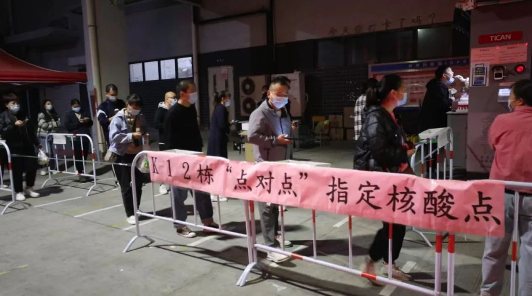 有專家認為,那些不惜徒步返鄉也要離開的員工部分是出於對新冠肺炎的恐懼,而且當中不僅限於醫學方面的考量。