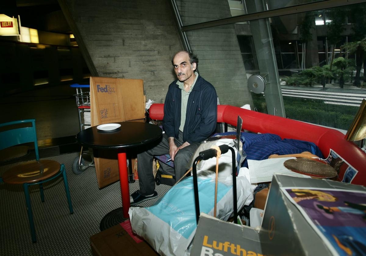 納賽里因想前往英國而拒絕了這項提議，選擇繼續在機場生活。