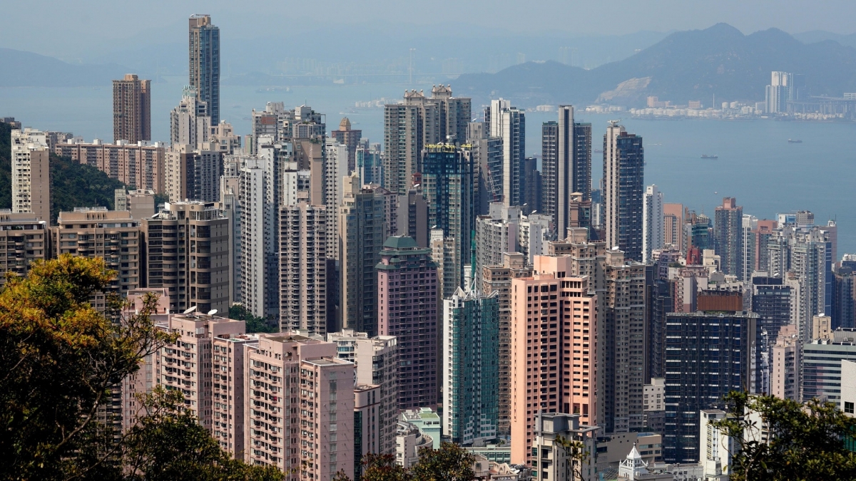 過去兩三年表現比較堅穩的樓市，亦因被多種樓市印花稅辣招綑綁。