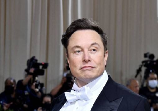 馬斯克承諾明年任何情況都不會賣股。