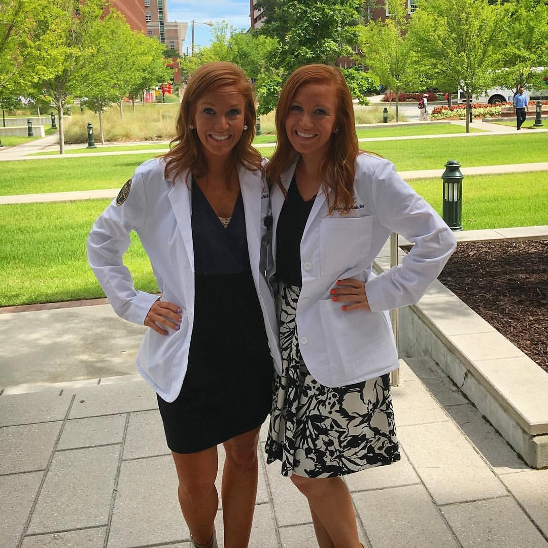 兩姐妹自小的願望就是成為醫生幫助有需要的人。