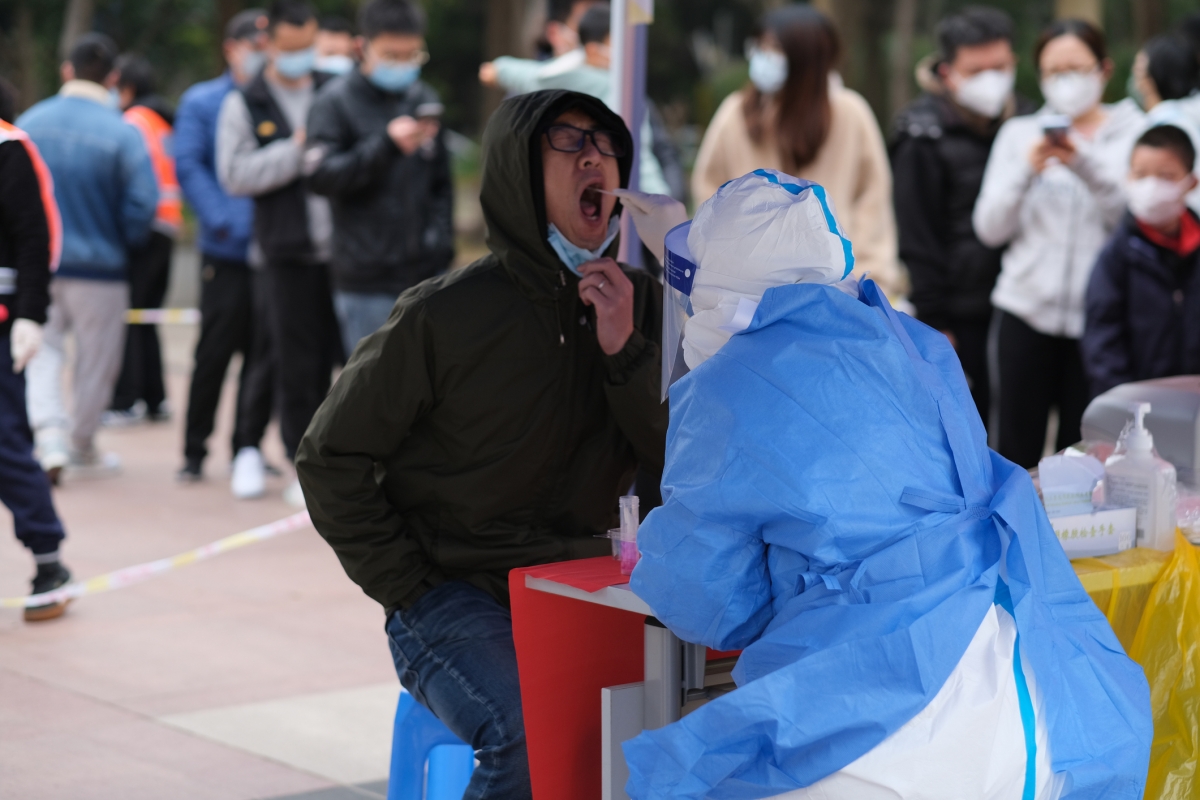 浙江省、江西省等地宣佈不再開展常態化核酸檢測,令全中國1.24萬家提供核酸檢測服務公司生意遇冷。