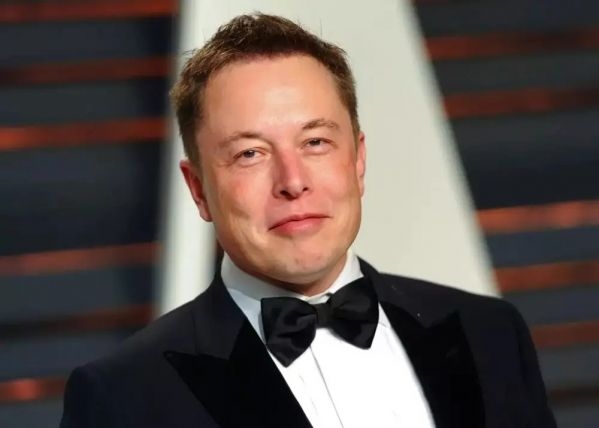 馬斯克早前透過直播表示,希望將所有最好的信息都集中在Twitter,否則將會失去用戶。