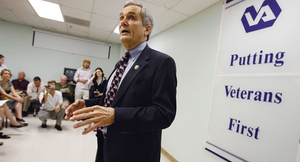 民主黨籍聯邦眾議員杜蓋特表示原始報稅報告會連同分析報告和摘要一起上交。