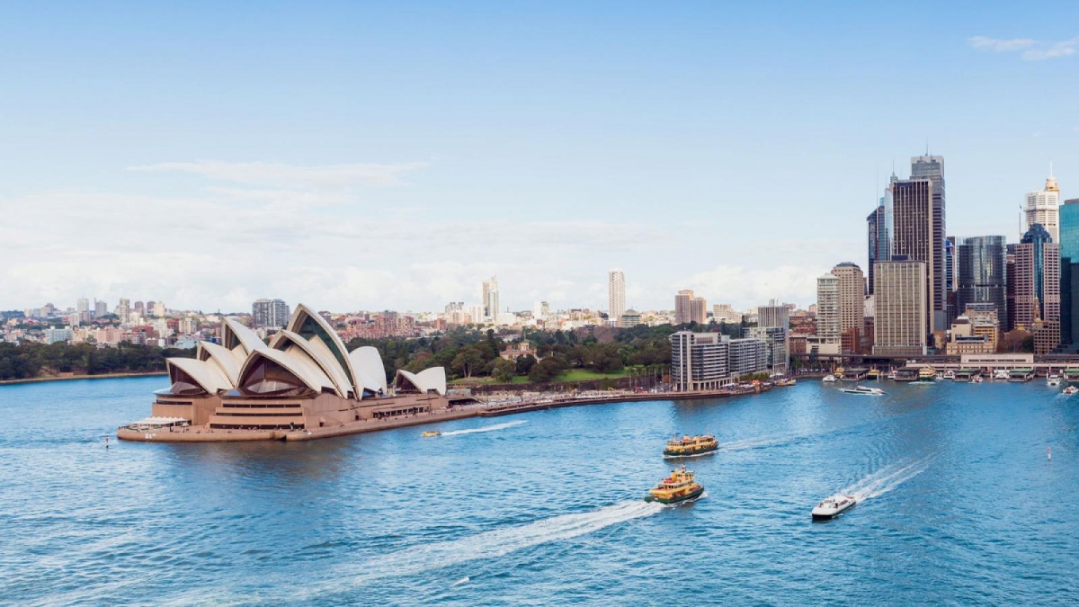 「棄英取澳」相比BNO VISA要「5+1」方便，GTI可兼顧香港事業及收入。