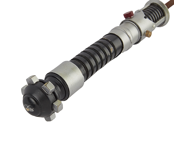 《星際大戰》(Star Wars)系列中的「光劍」也將出現在拍賣會上。