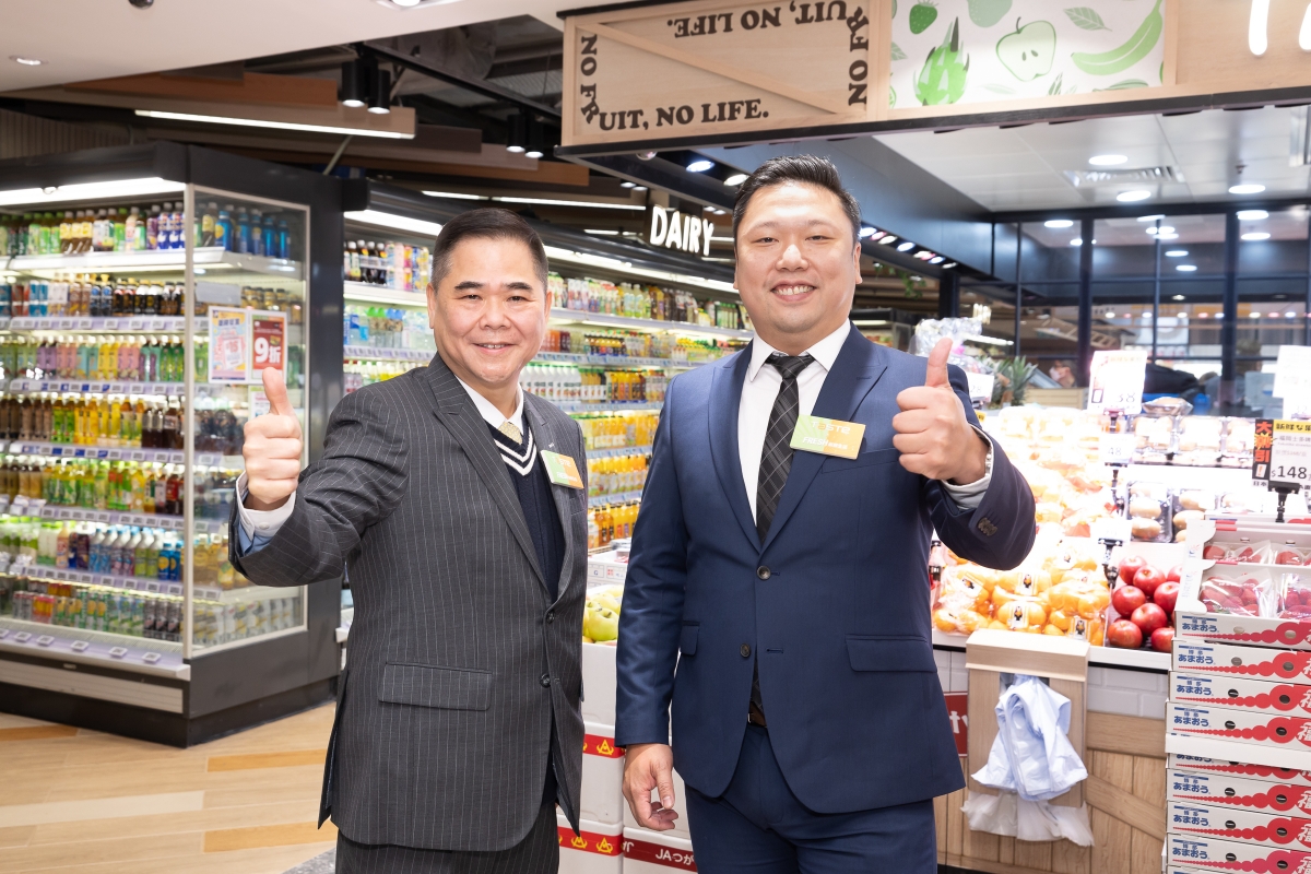 百佳超級市場董事總經理任良安先生(左) ，及 FRESH新鮮生活行政總裁李軒宇先生。