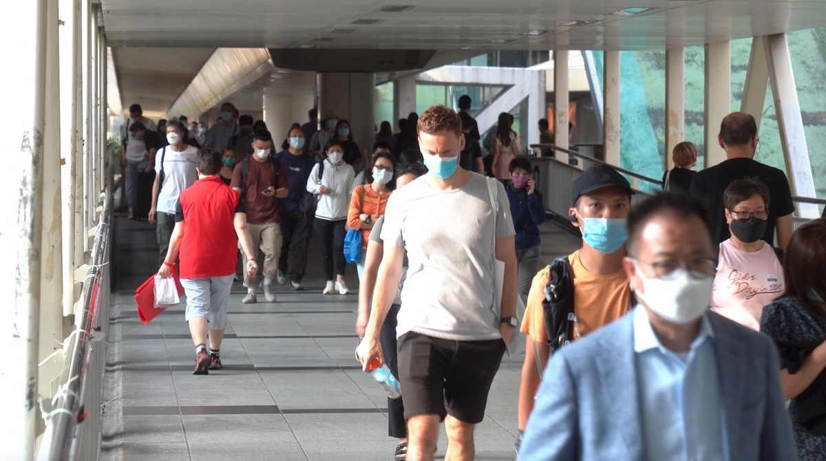 據統計處數據顯示,今年第三季勞動人口與兩年前相比則少10.26萬,當中25至39歲組別少8.33萬。