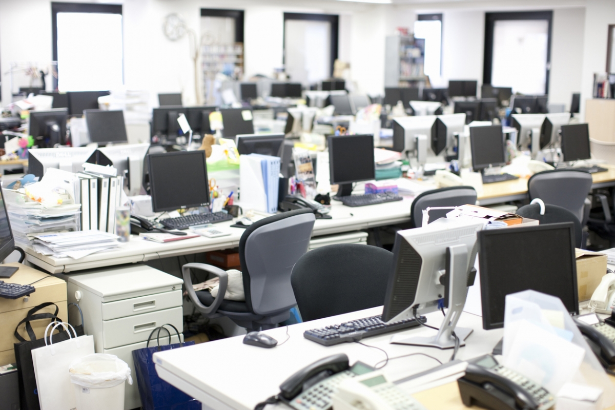 《日經新聞》針對日本民眾是否贊成推進周休3日工作制進行了問卷調查。