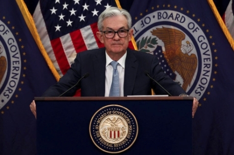 聯儲局主席鮑威爾接受記者訪問。