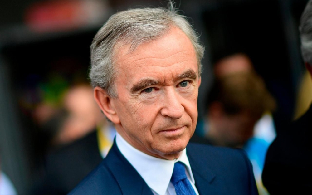 LVMH集團董事長取代馬斯克成為全球首富。