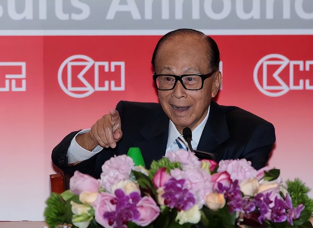 李嘉誠一度重返香港首富寶座。