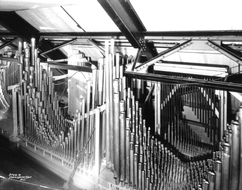 這台管風琴擁有33112根音管,是著名巴黎聖母院管風琴8千根音管的4倍多。