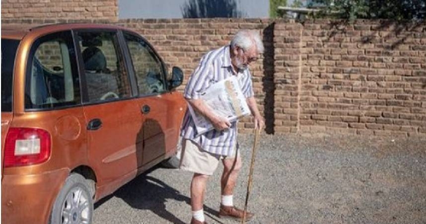 雨果表示自己就像一隻「點頭驢」一樣，堅持這份工作長達40年且沒有一次缺席。