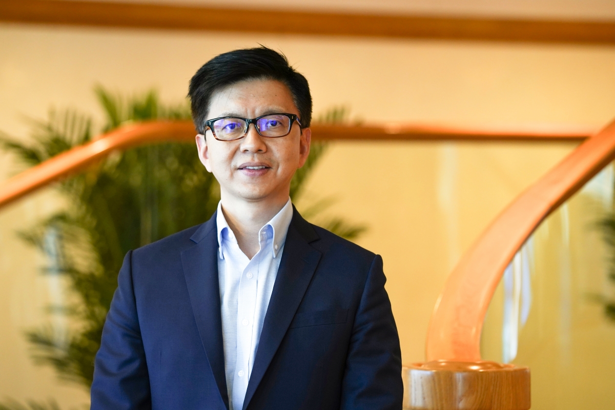 國泰航空新任行政總裁林紹波接受《BusinessFocus》訪問時表示,「希望(國泰航空)做到全世界第一」,令港人再次引以為傲。