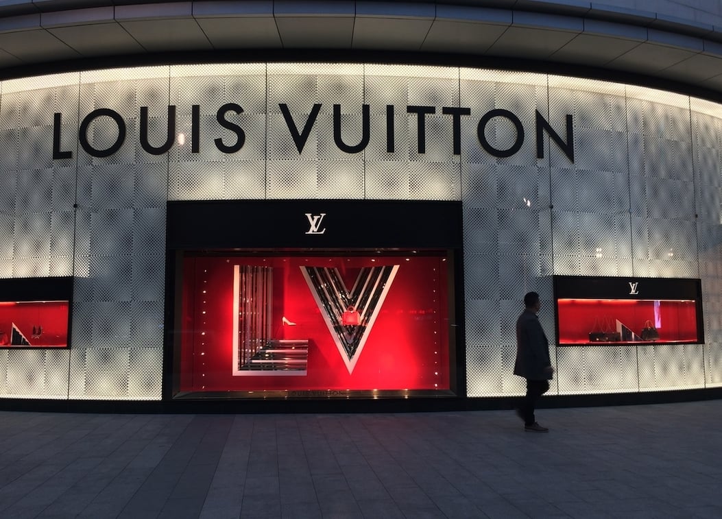 LVMH市值衝破4千億取代馬斯克成首富奢侈品當道恐是經濟衰退前兆