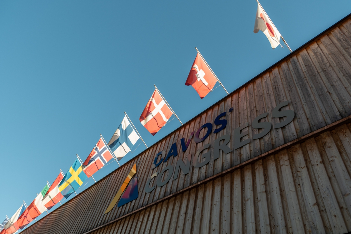 有報道指出,現時世界論壇缺乏真正有學識的專家以及重要的商業和政治領袖。