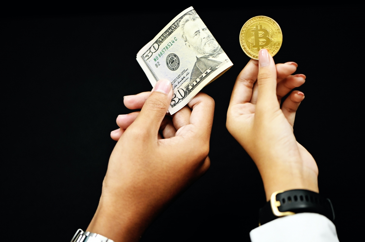 加密貨幣交易所Bitzlato涉經手非法資金,創辦人被捕。