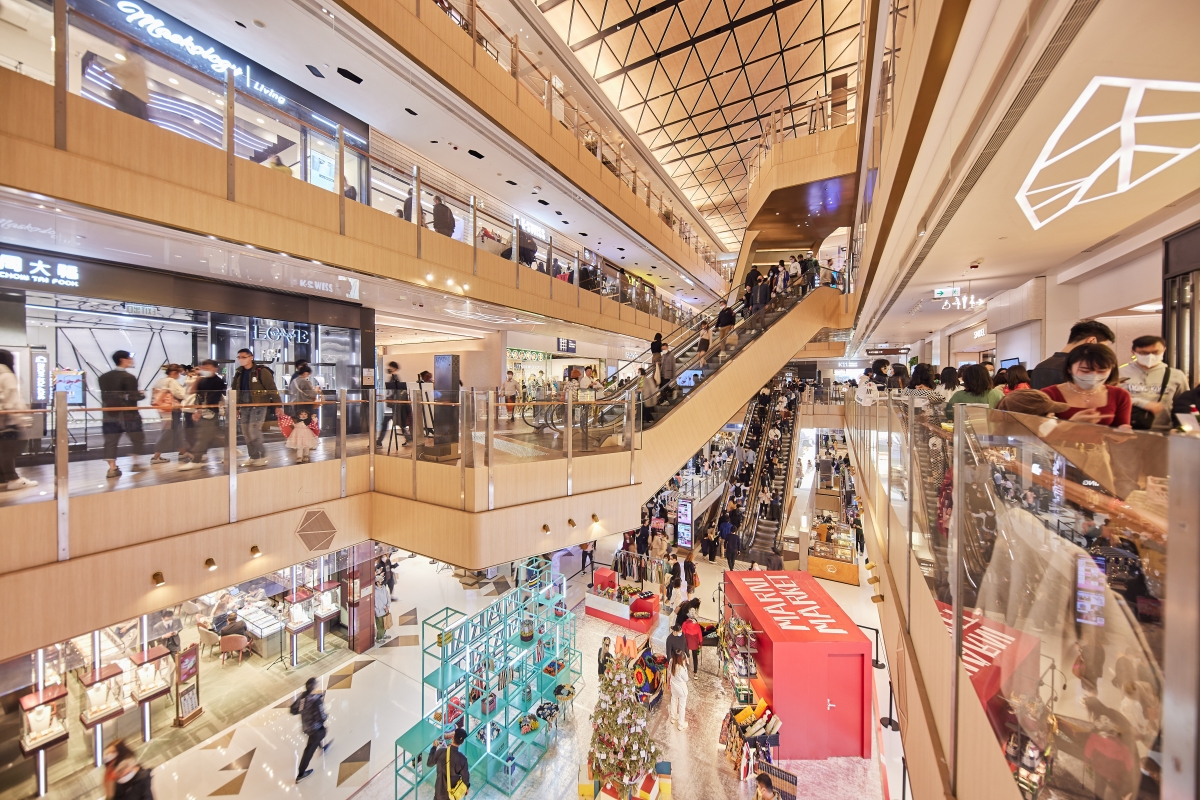 本港在疫情下，渡過聖誕及新年除夕，消費巿道難免受影響。K11 Art Mall 卻成功把握這段黃金檔期，生意人流按年獲雙位數升幅，單日人流更創下近十年來的新高！