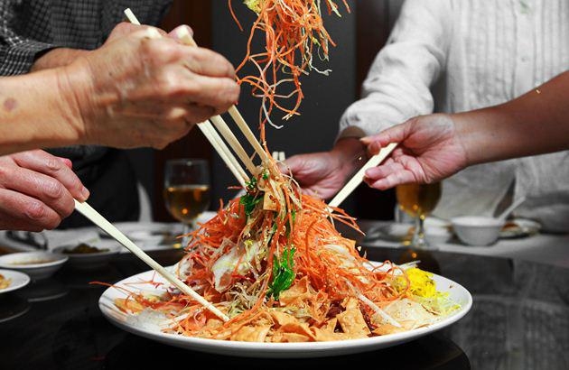 人日習俗、撈魚生,寓意風生水起,步步高升。