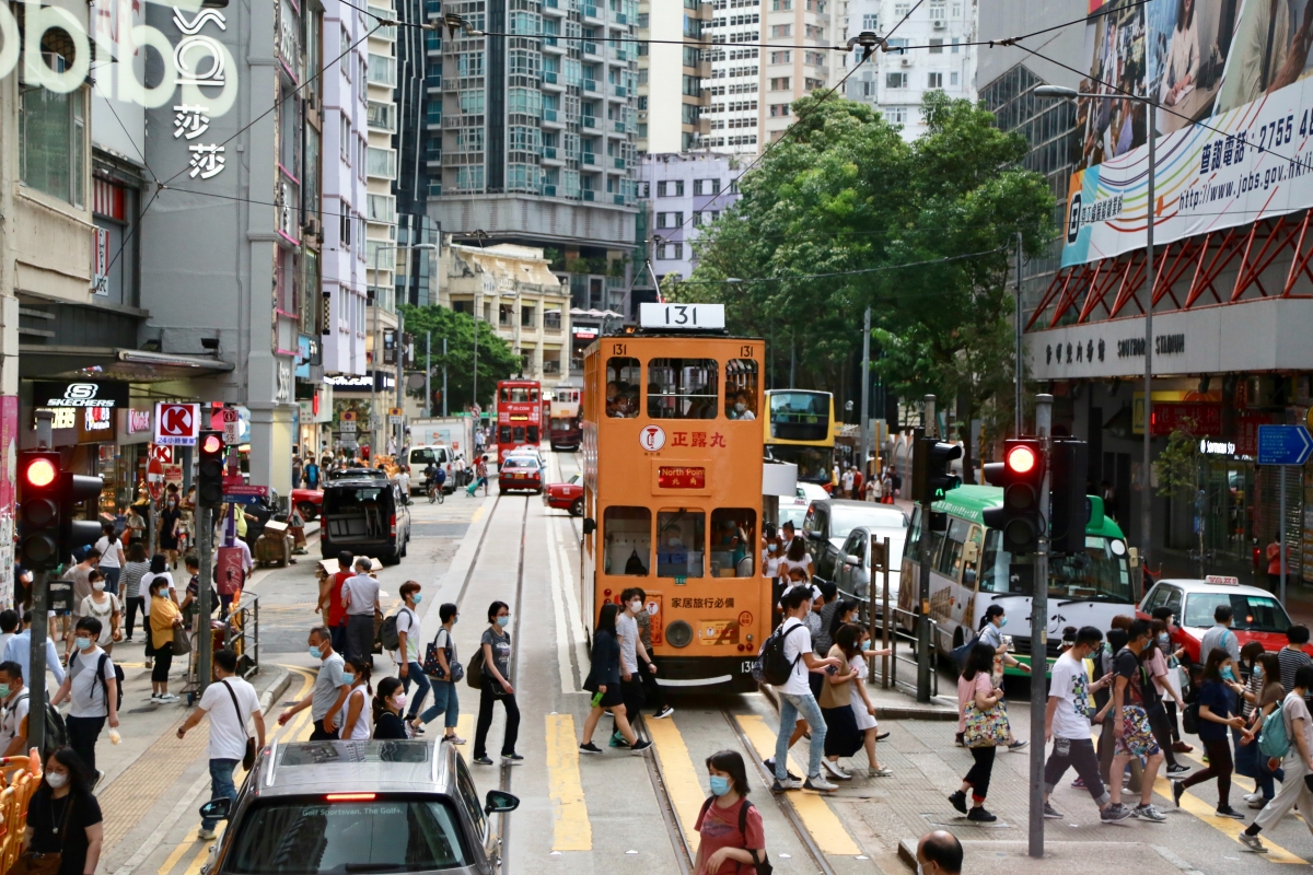 由於內地訪港旅客人數激增,香港零售銷售今年可能會增長22%。