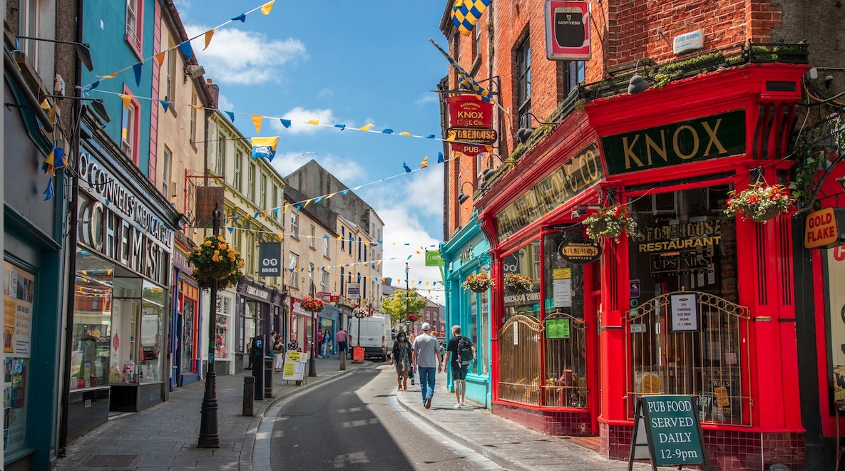 愛爾蘭投資移民計劃(IIP)旨在鼓勵來自非歐盟區的富豪投資不少於200萬歐元於當地的基礎設施建。