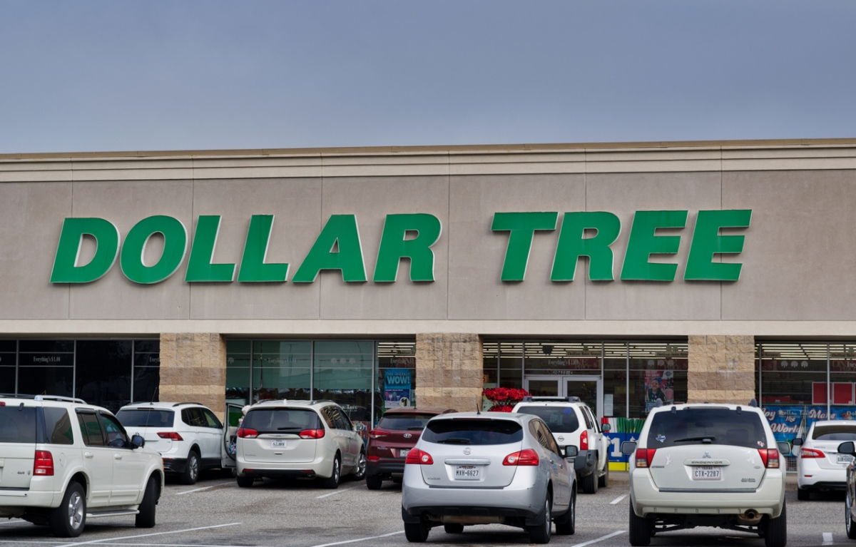 美國最大的兩家折扣零售商Dollar General Corp和Dollar Tree Inc目前在全國共有30000多家店舖。