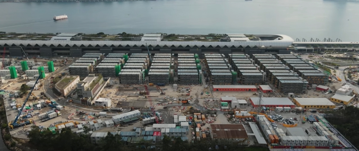 《星島日報》今指,港府正研究將部分方艙單位改建成青年宿舍。