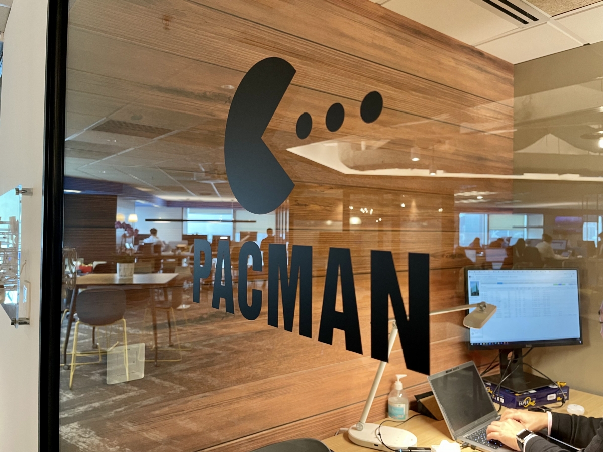 至於開會的房間也有「彩蛋」。